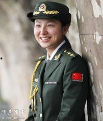 女军官吃瓜,揭秘军营里的轻松时光